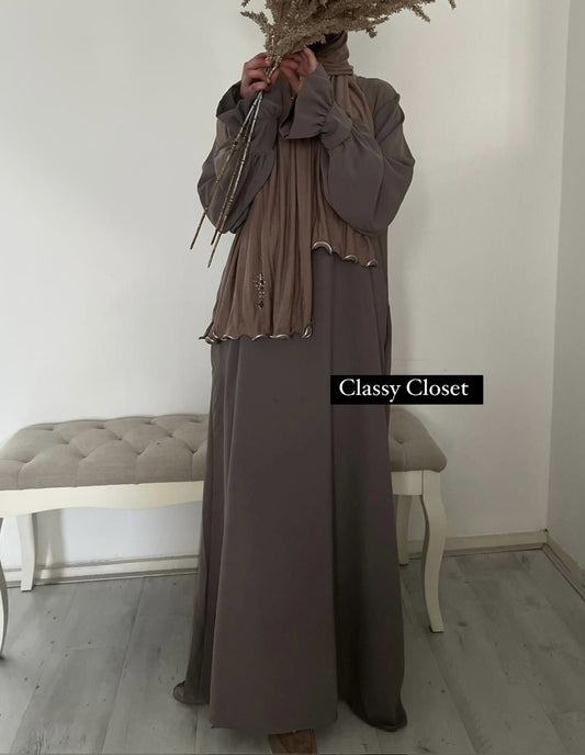 AMINA ABAYA MET KNOOPJES TAUPE