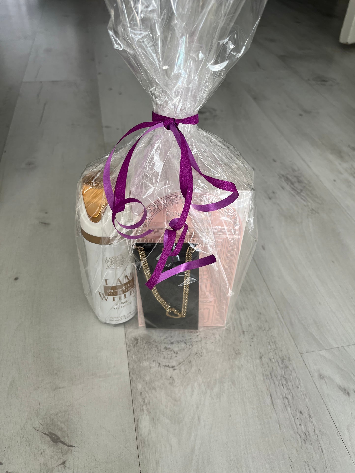 CADEAU SET PARFUM, KETTING & BODYSPRAY